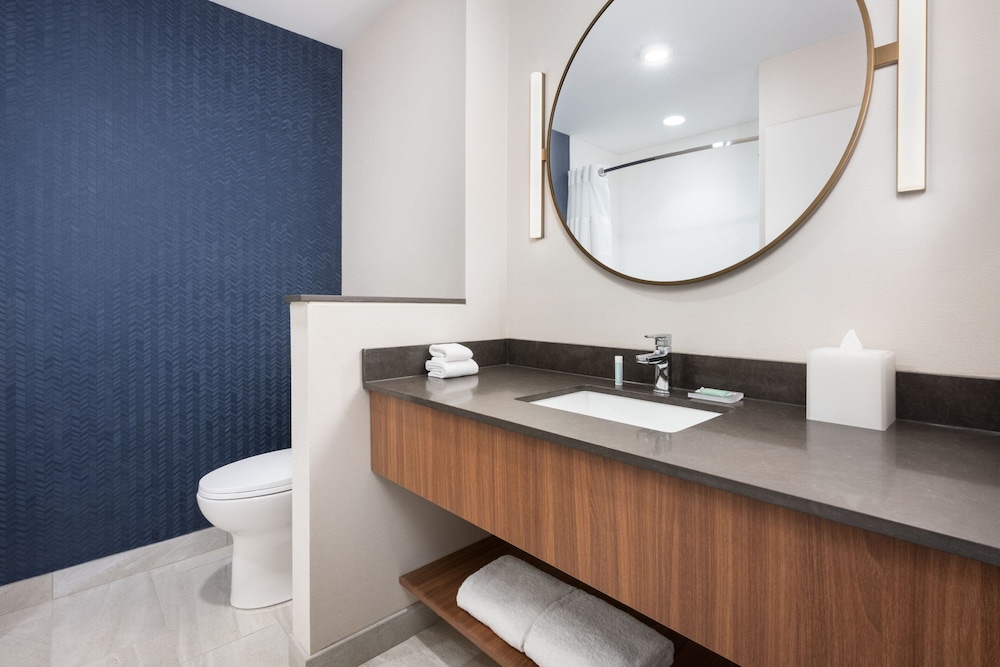 Fairfield Inn & Suites by Marriott Orlando at Millenia 27/30