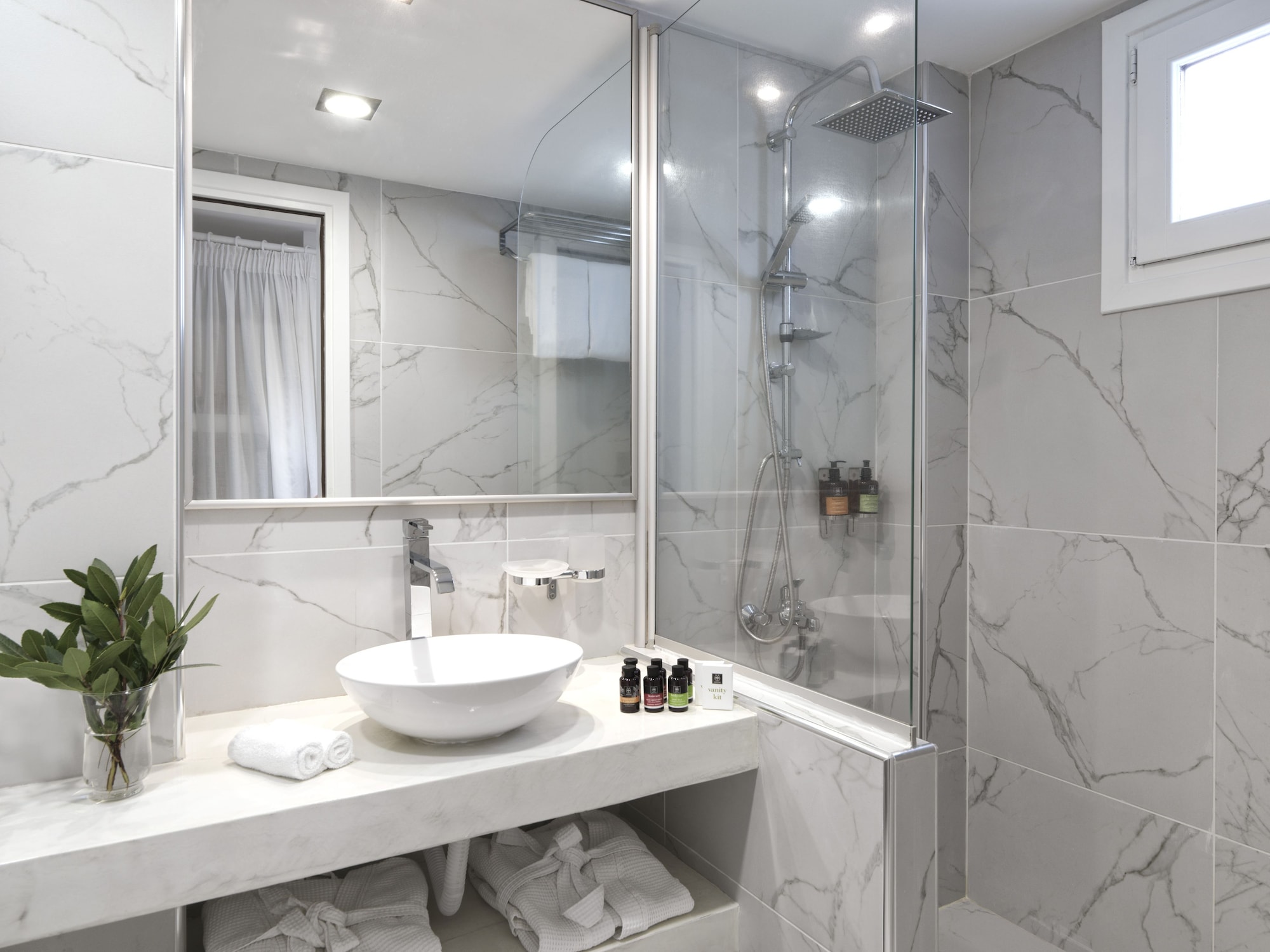 غرفة كلاسيكية بسرير كينج بإطلالة على الفناء بغرفة نوم واحدة، Aressana Spa Hotel and Suites 8/10