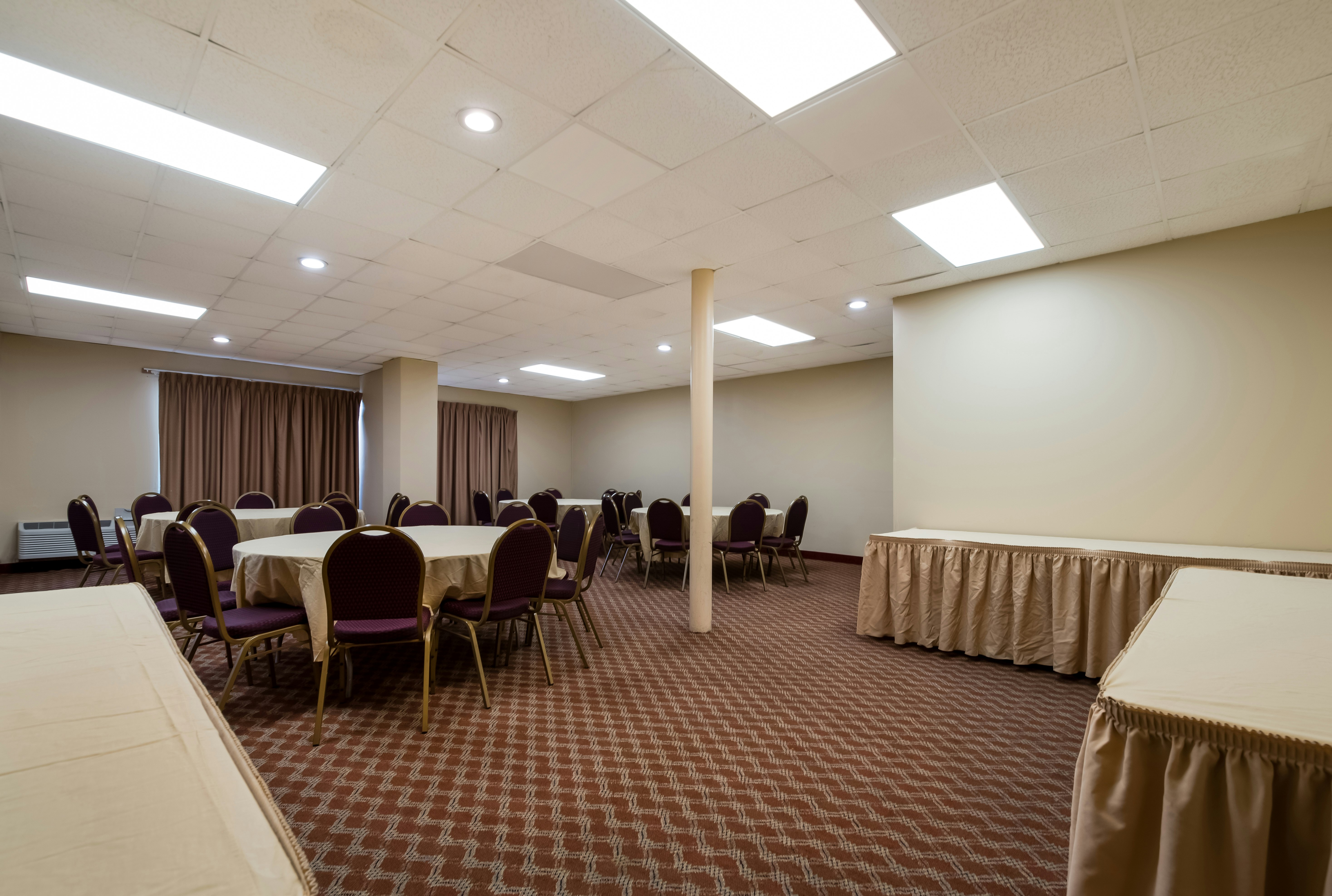 Red Roof Inn Suites Newark University 16/26