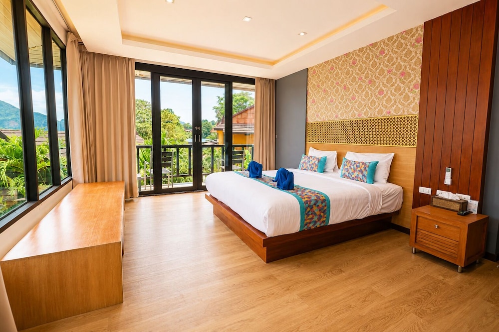 Phi Phi Long Beach Resort & Villa 20/50