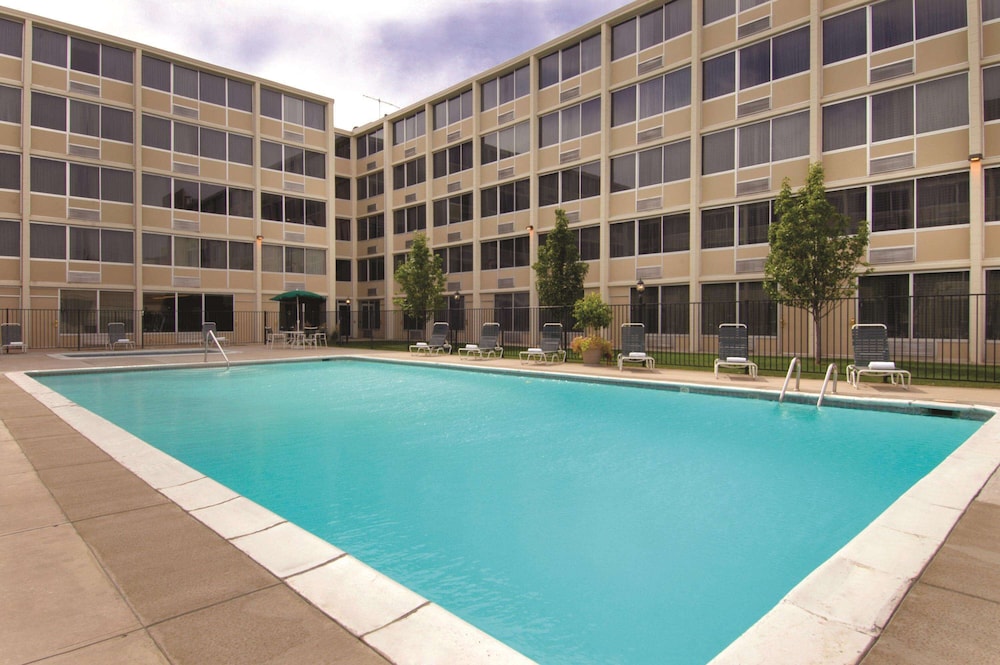 DoubleTree by Hilton Denver Central Park 11/29