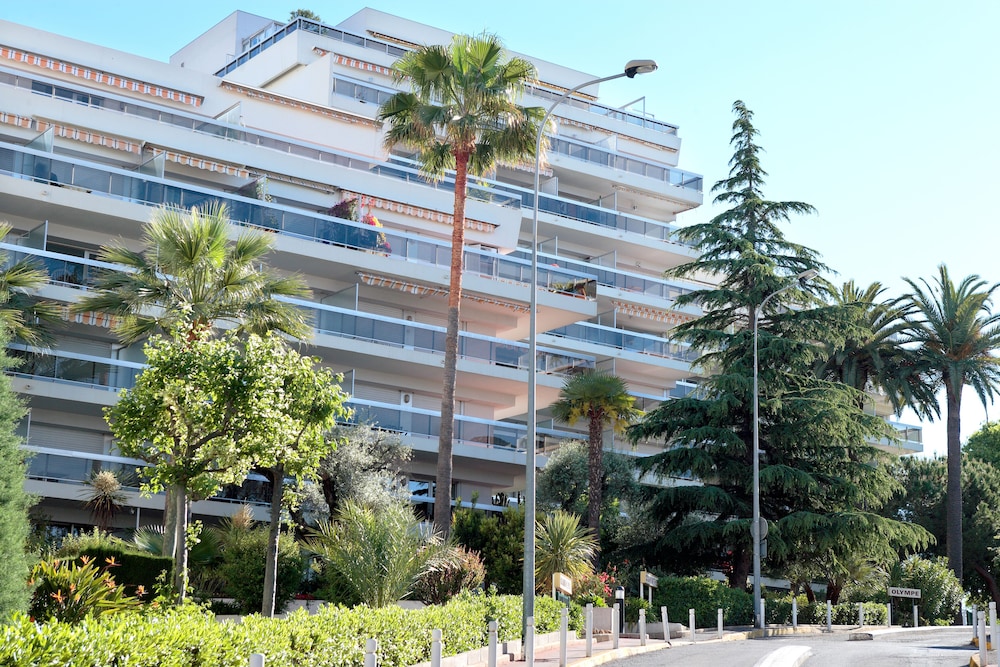 RESIDENCE LA ROSTAGNE 3/50