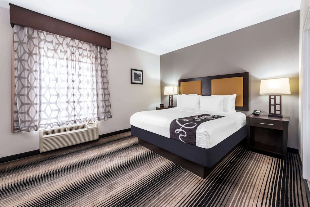 La Quinta Inn & Suites by Wyndham Orange 16/56
