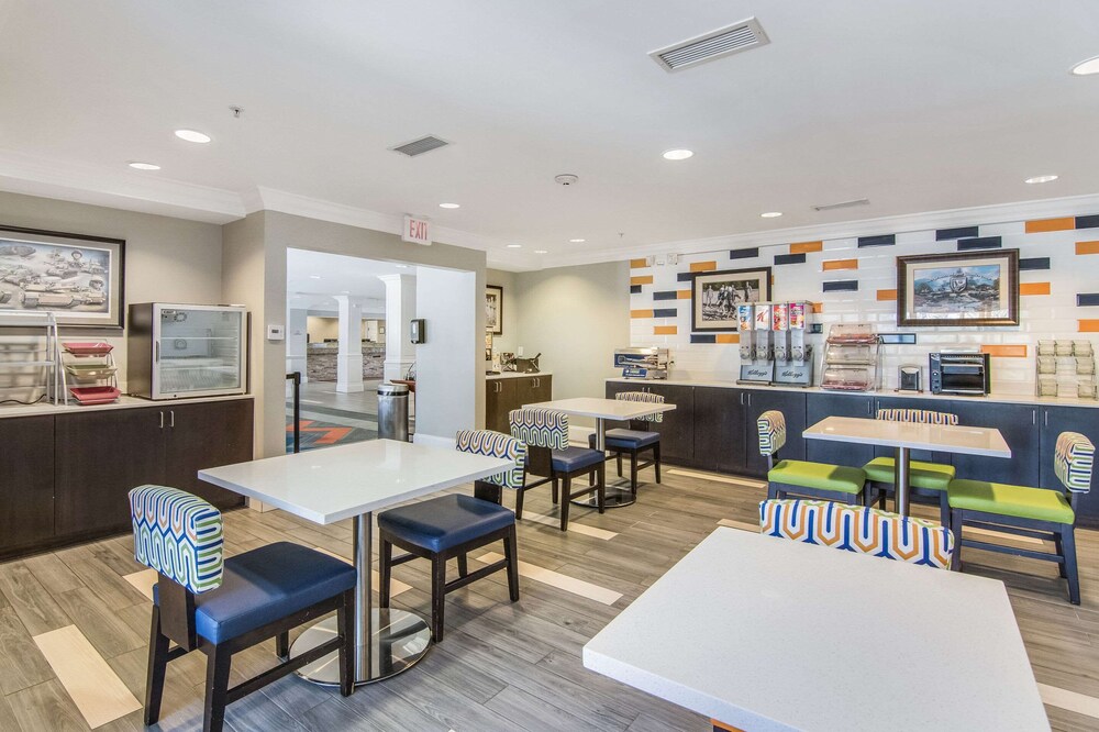 Sleep Inn & Suites Columbus near Fort Benning 37/44