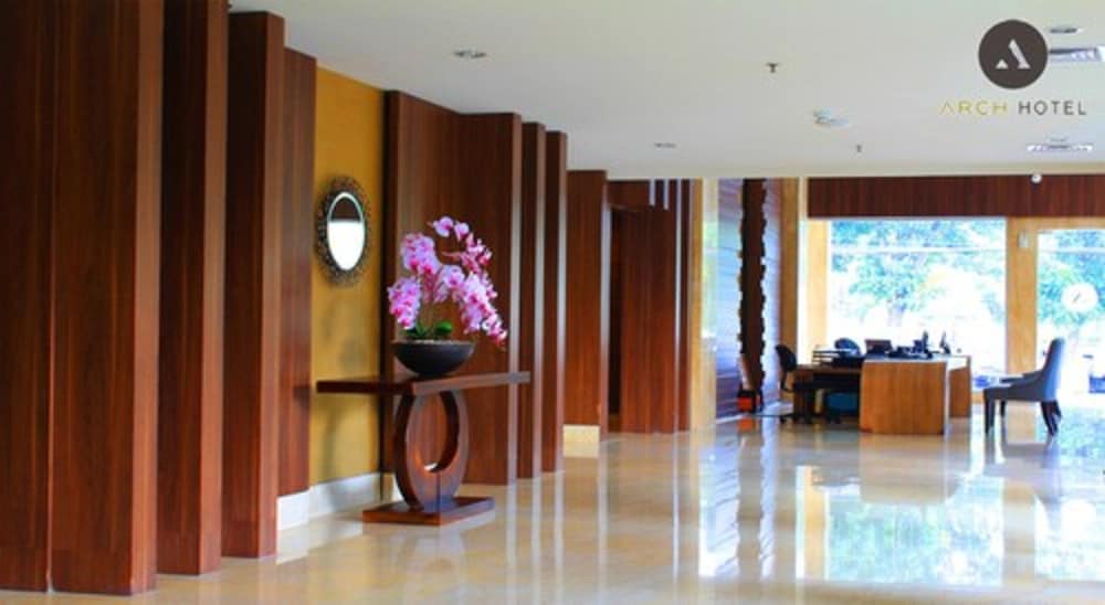 Arch Hotel 9/45