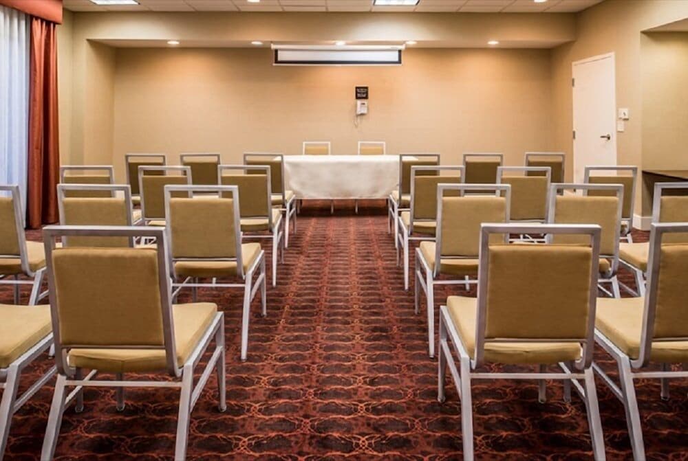 Hampton Inn Baton Rouge - Denham Springs 32/36