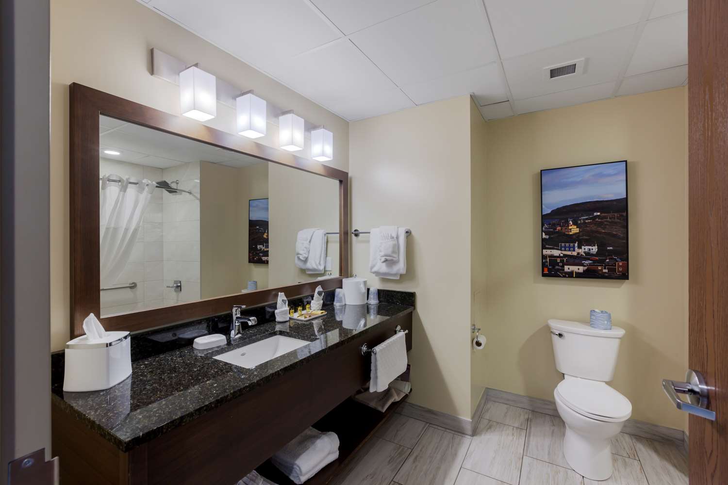 غرفة بسرير كينج، Best Western Plus St. John s Airport Hotel and Suites 6/7