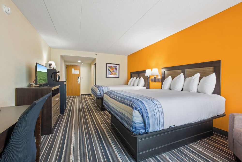 Crossroads Hotel Huron Event Center 14/50