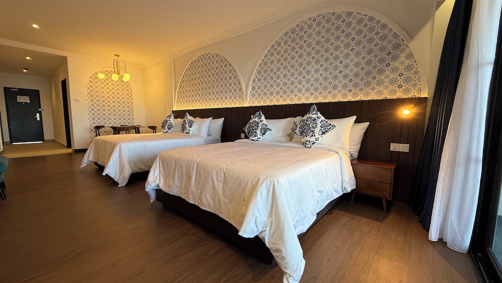 OCEAN, PRESTIGE, 2 QUEEN BEDS