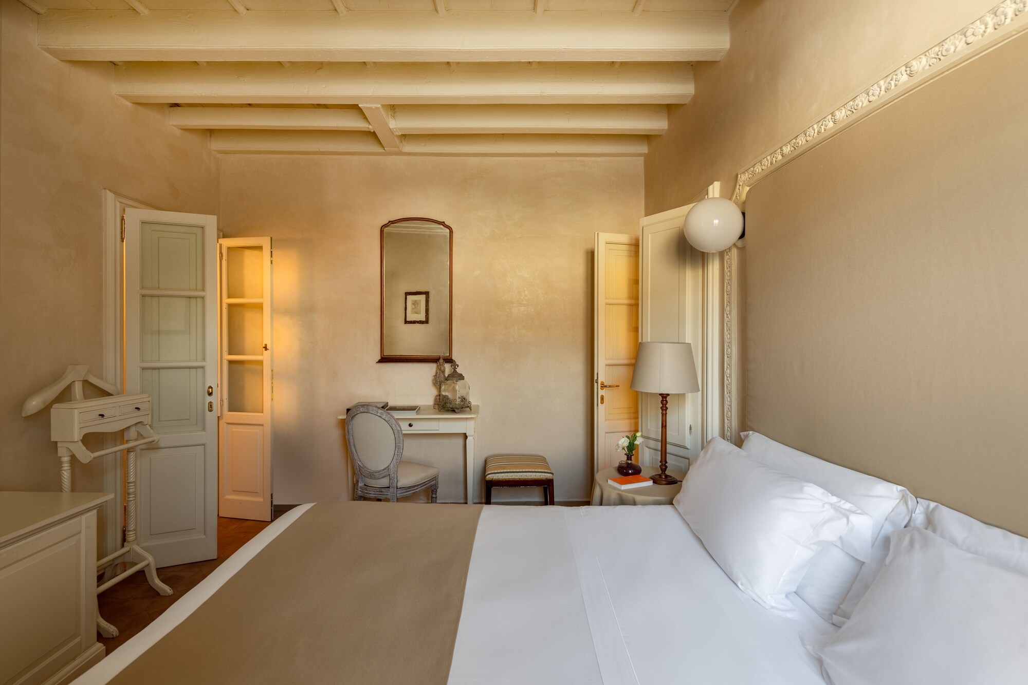 غرفة كلاسيكية مفردة بسرير مزدوج، Hotel Palazzo Novello 4/6