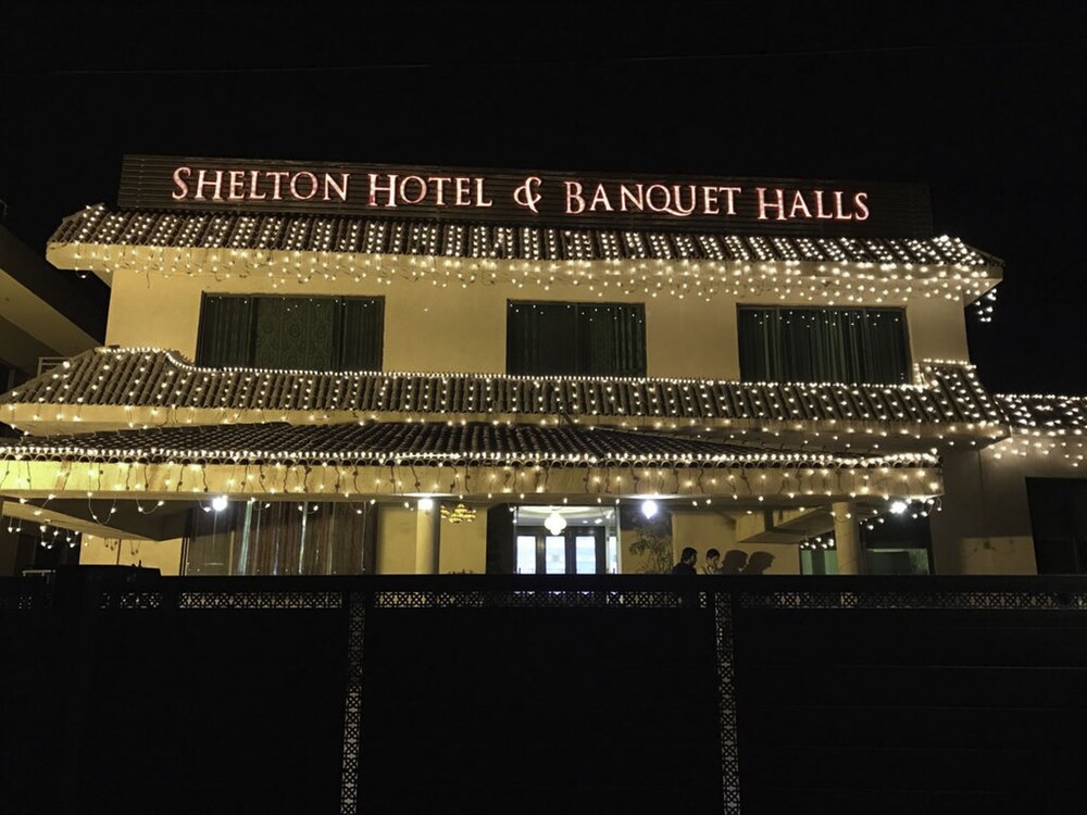 SHELTON HOTEL 6/82