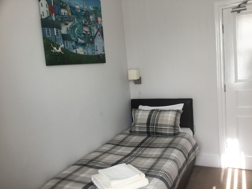Glenora Guest House 43/57