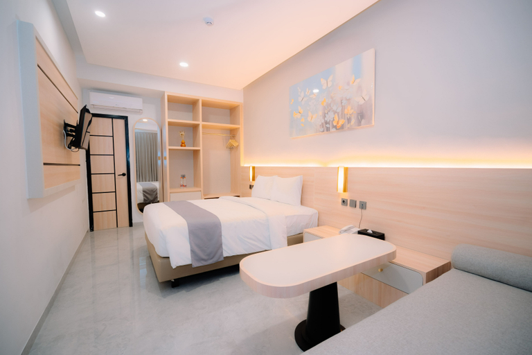 Standard, Queen Bed