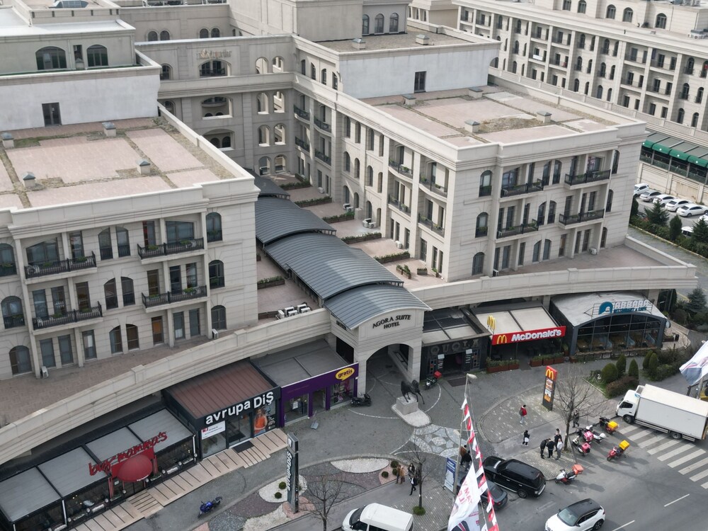 Agora Suites 60/67