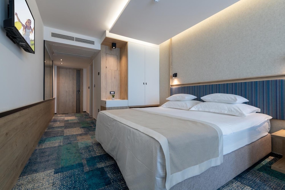 Hotel Sunce 4/16