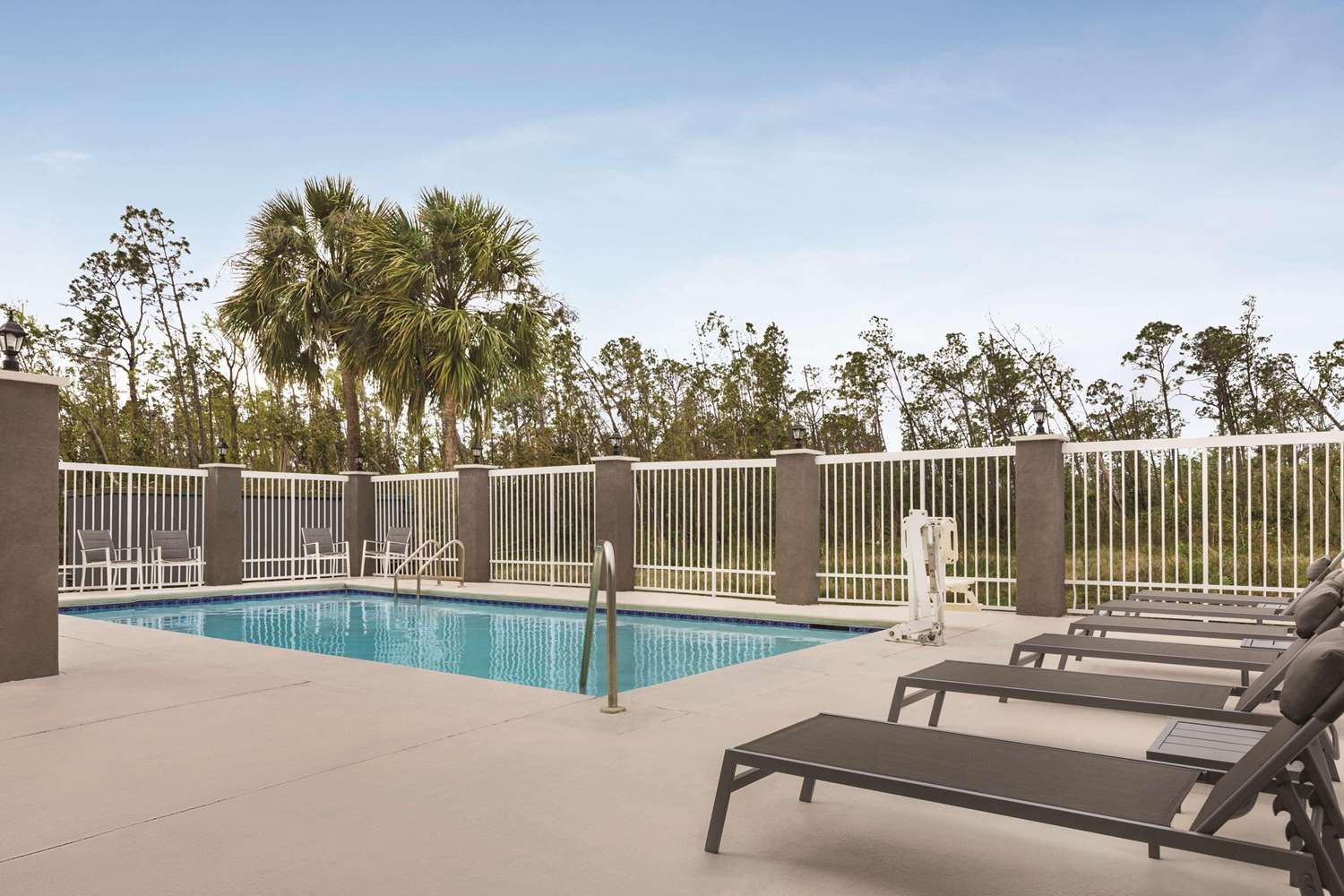 Country Inn & Suites by Radisson, Panama City, FL 14/20
