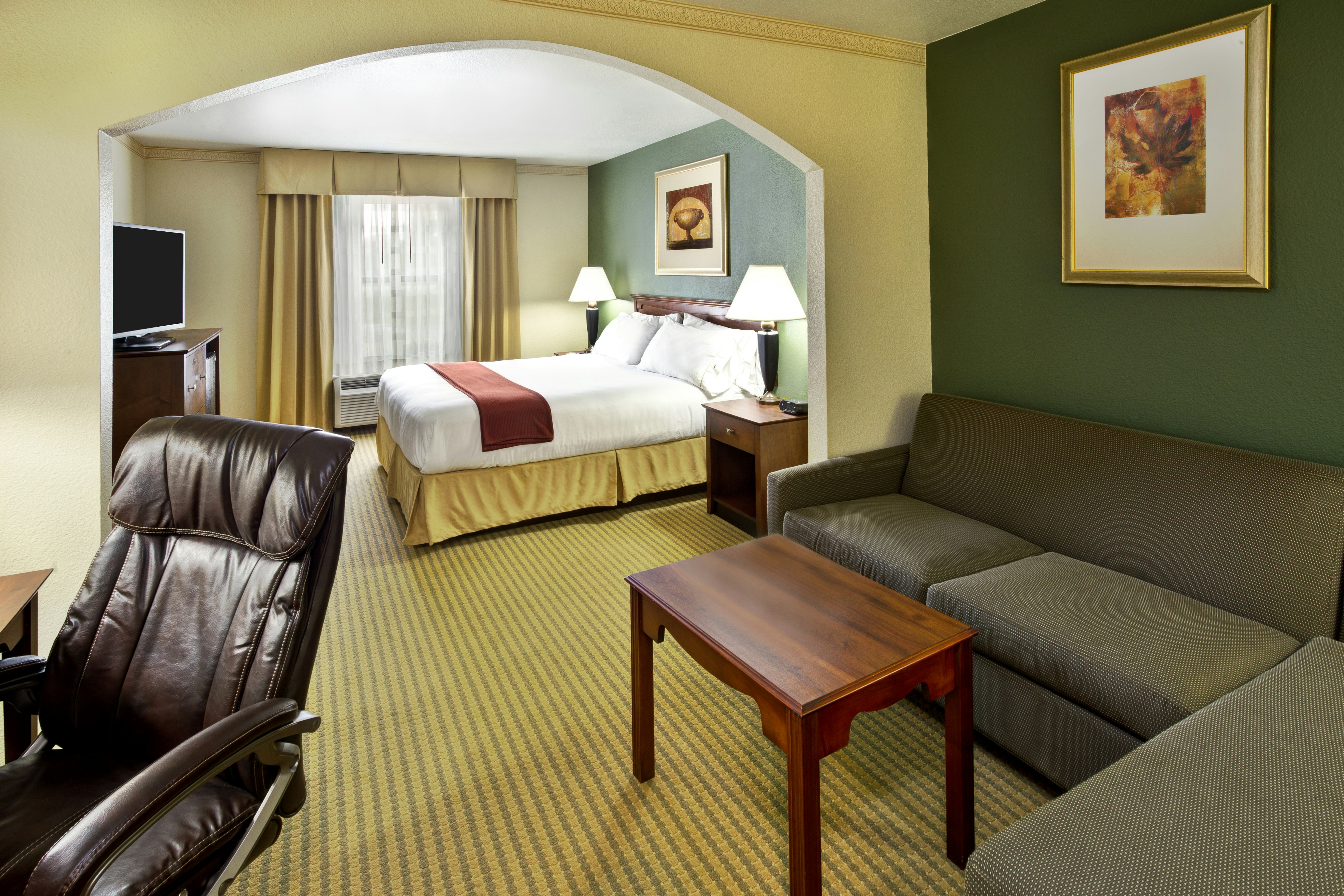 Holiday Inn Express Breaux Bridge-Henderson 34/72