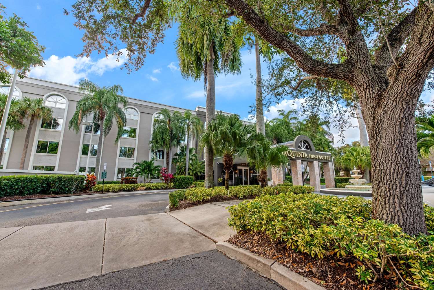 La Quinta Inn & Suites by Wyndham Coral Springs South 20/30