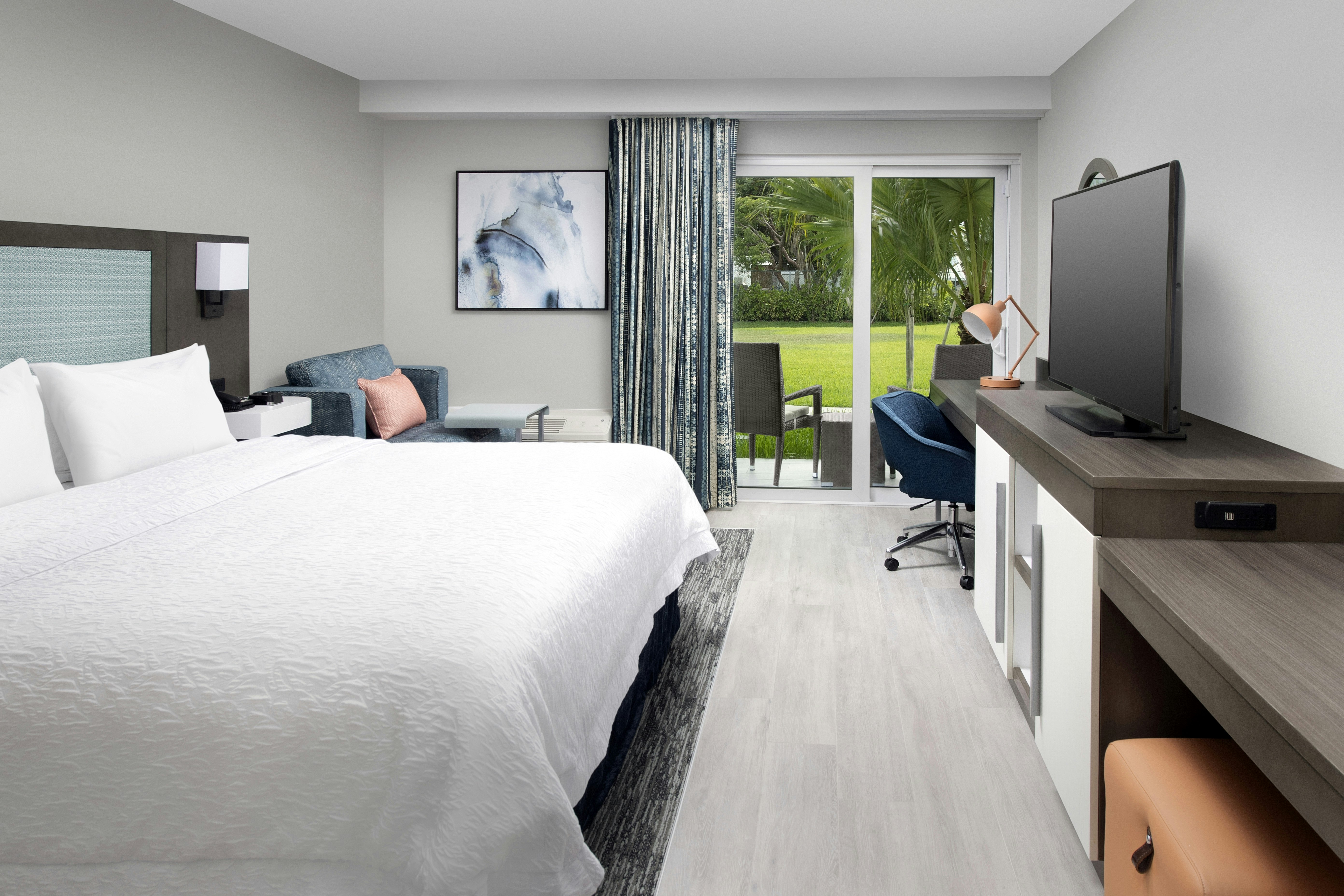 Room, King Bed, Balcony or Patio, Accessible