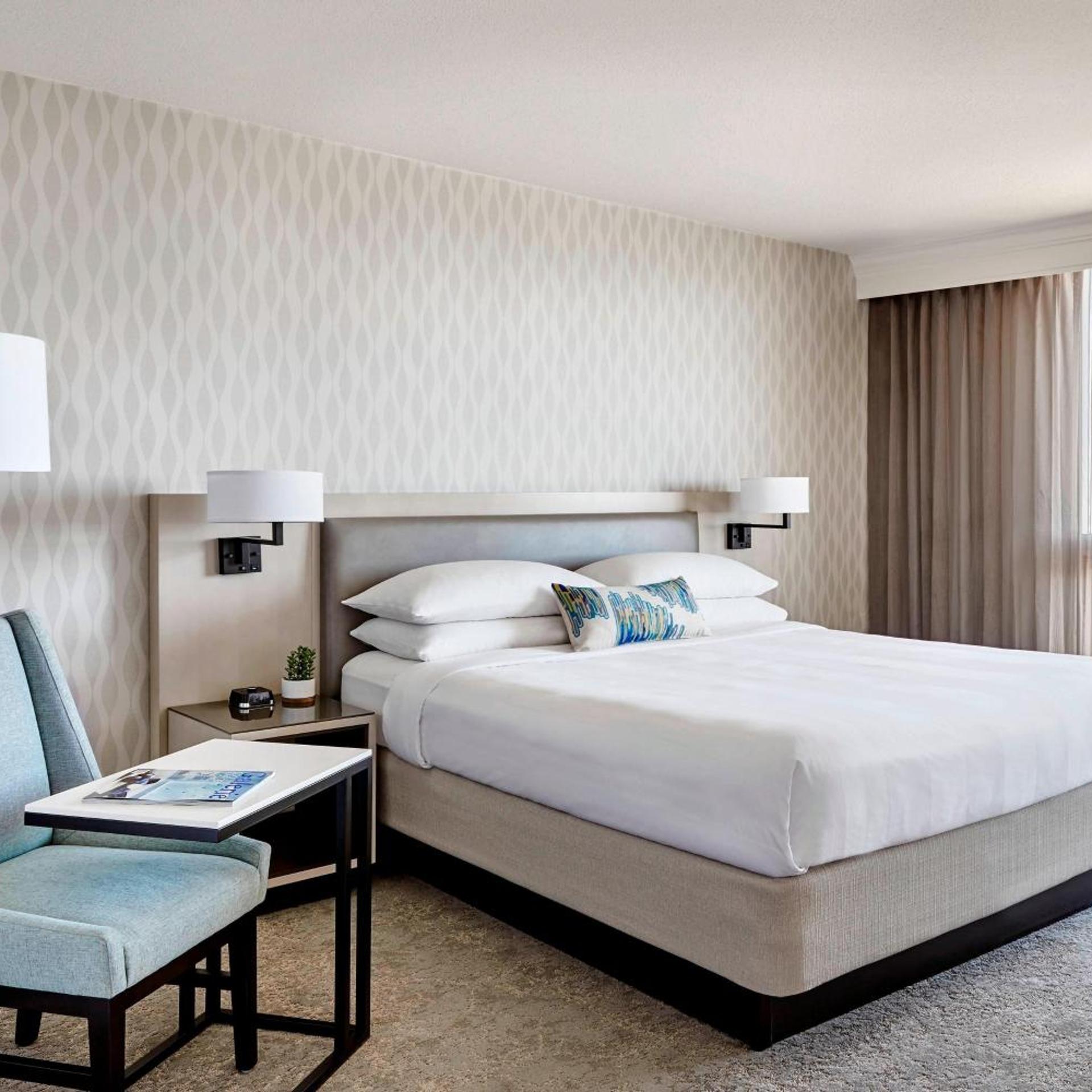 Guest Room, King Bed, Club Lounge Access, Club Floor