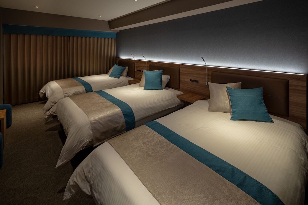 ROOM, TRIPLE