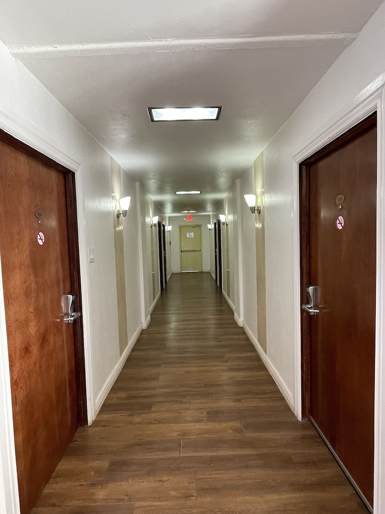 Alien Residence Inn 24/39