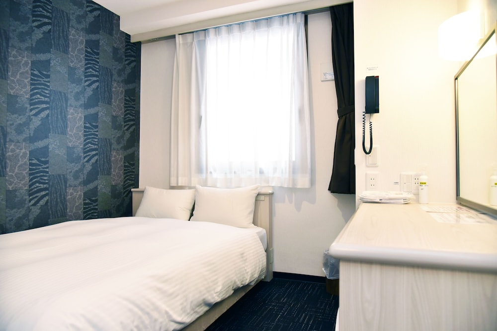 SEMI ROOM, SEMI DOUBLE BED, SMOKING