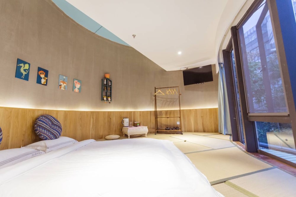 J Trip Youth Hostel 3/37