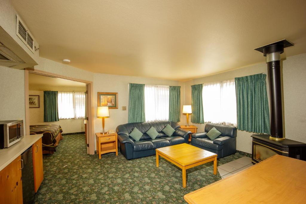 The Summit Inn (ex Howard Johnson Snoqualmie/Summit) 20/33