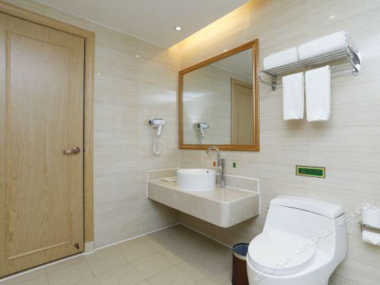 Vienna Hotel (Suzhou Wujiang Huayuan Road) 23/24