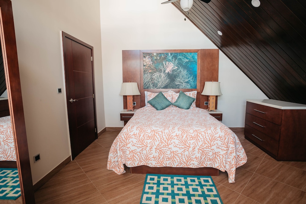 Surfrider Resort Hotel 20/79