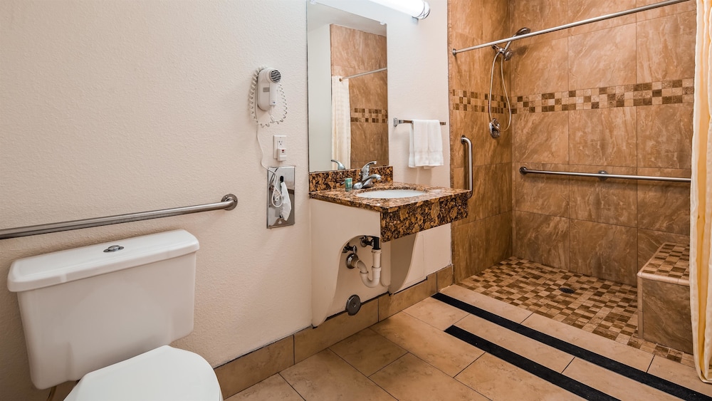 Best Western Heritage Inn Bakersfield 16/29