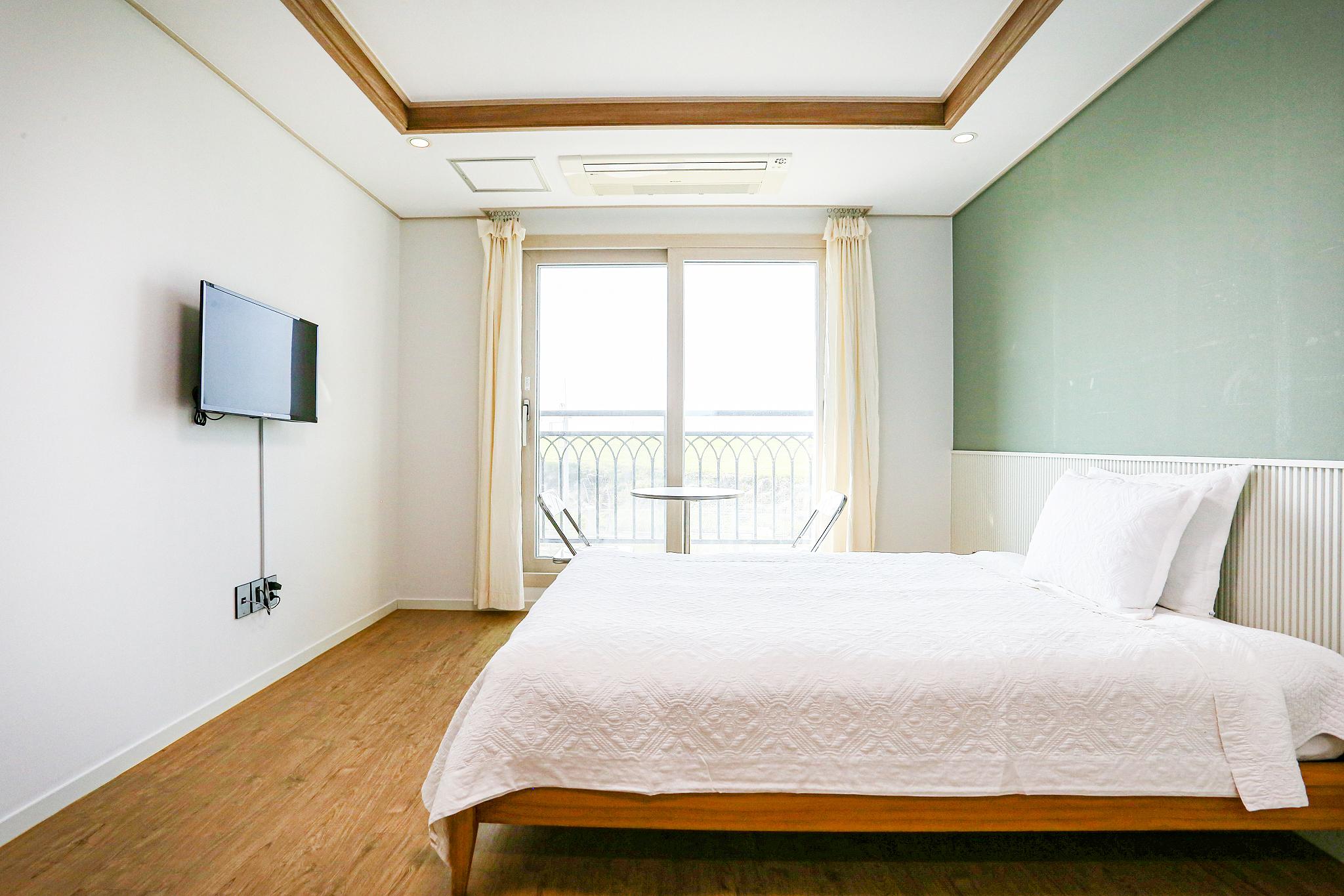 Jeju Airport Road Pension 6/13