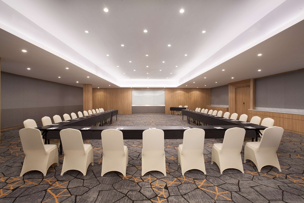 AIHO Hotel Medan 55/57