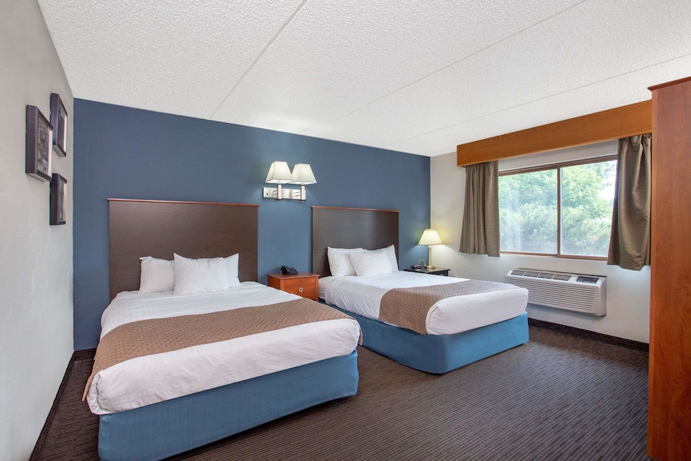 AmericInn by Wyndham Green Bay West 16/42