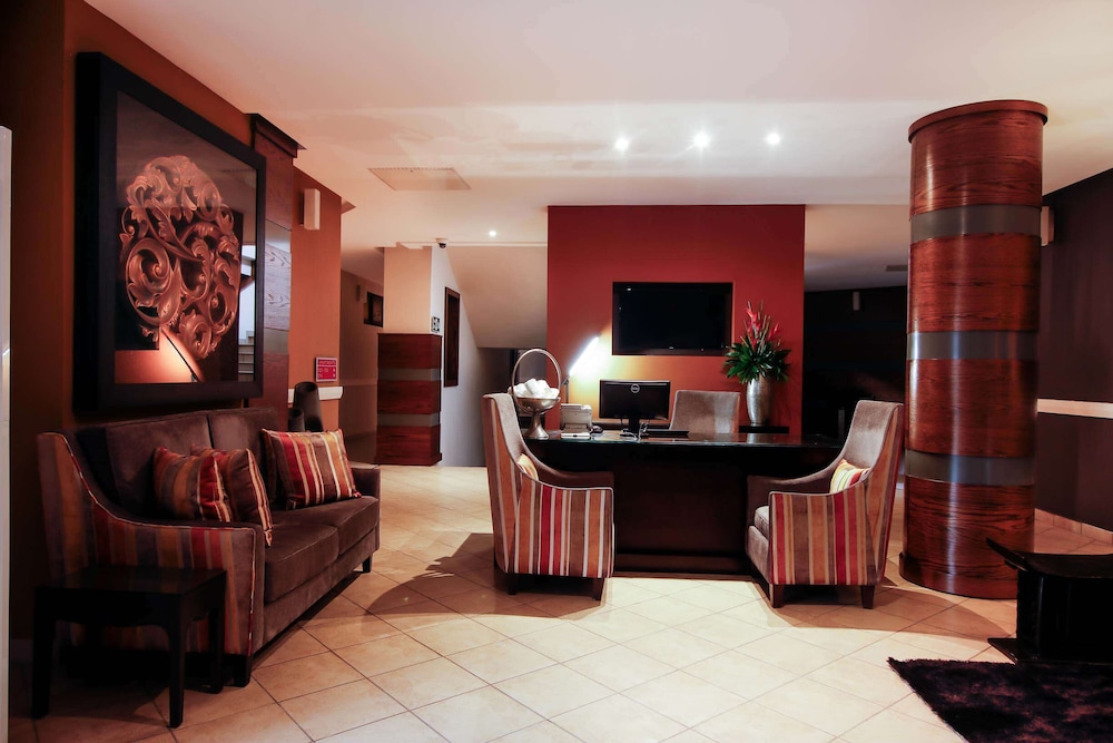 Oak Plaza Suites 55/66