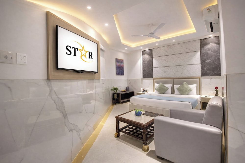 AIRPORT HOTEL DELHI 37 7/64