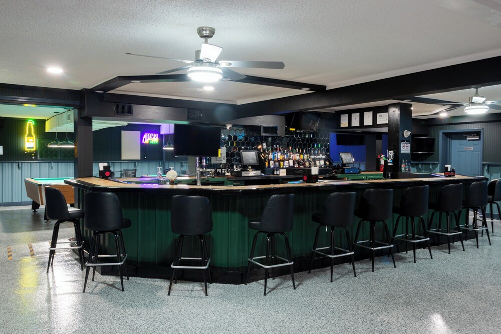 Budget Inn & Suites 38/56