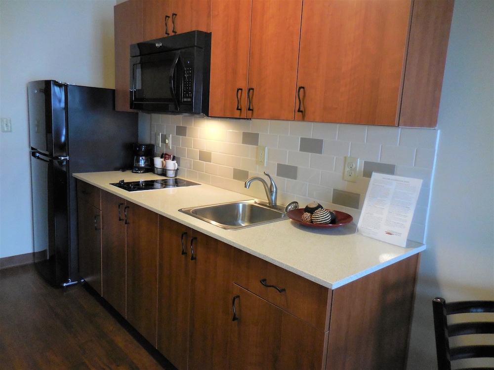 Ledgestone Hotel Billings 49/69