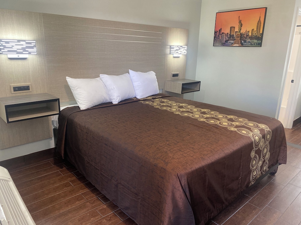 Mayfair Inn Ontario Airport 18/35