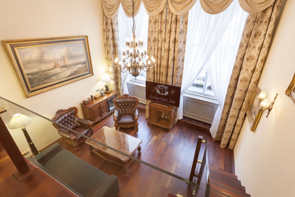 Iron Gate Hotel And Suites 37/71