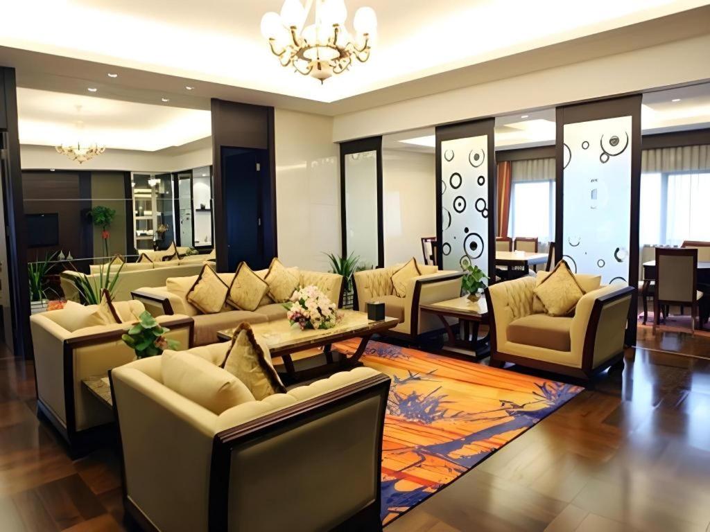 Yaoxi Dynasty Hotel 24/47