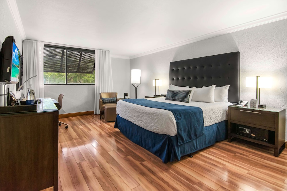 Miami Lakes Hotel 13/48