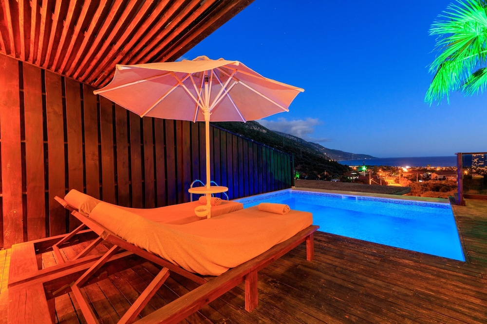 Manaspark Deluxe Hotel 25/50