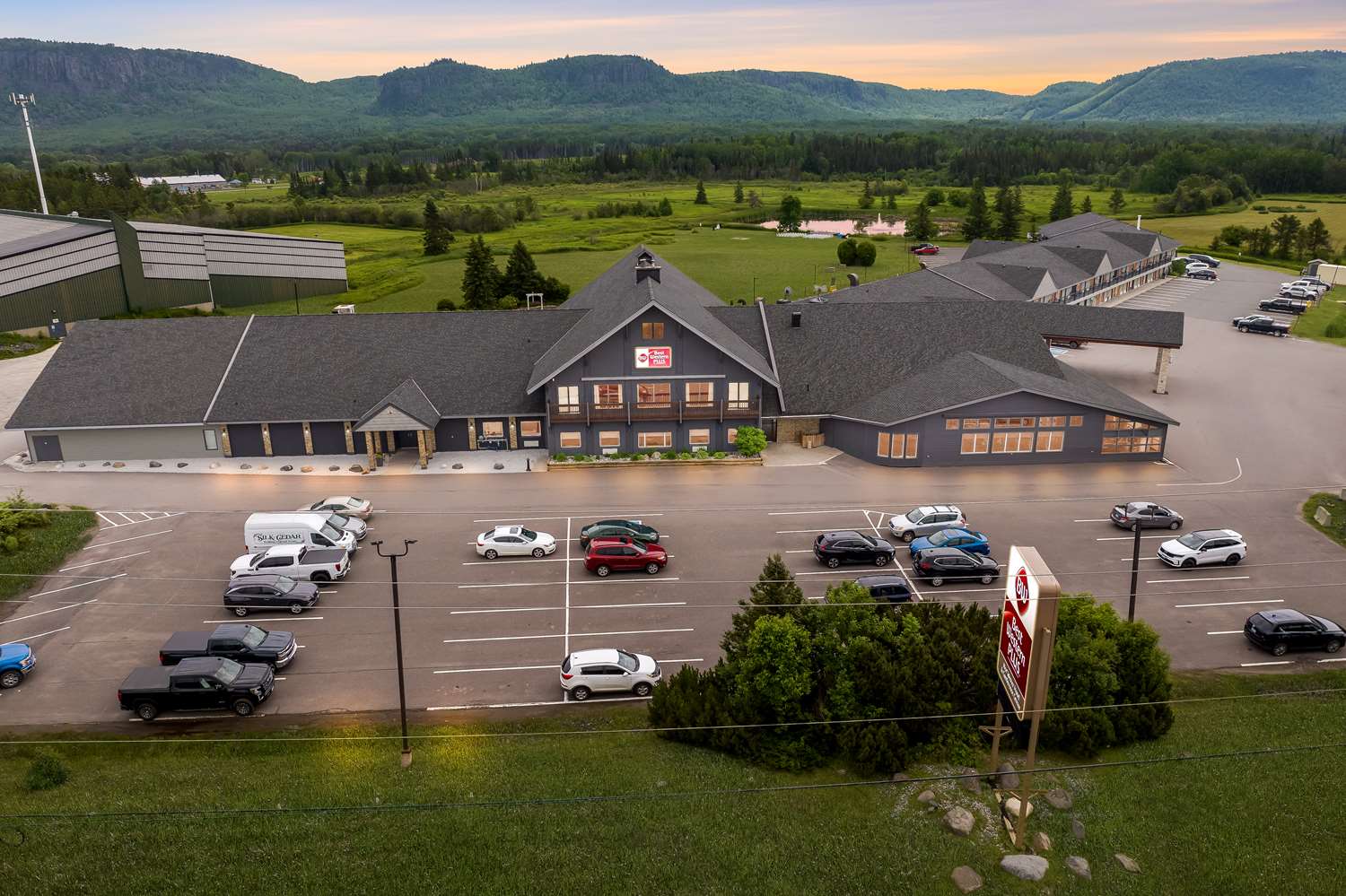 Best Western Plus Norwester Hotel and Conference Centre 30/35