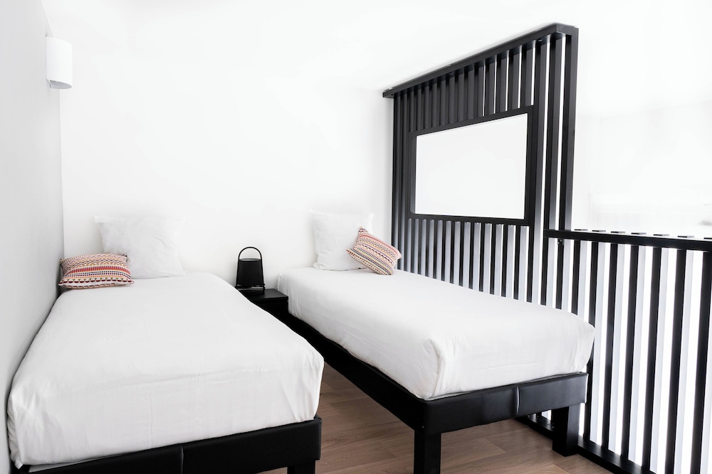 Duplex, Studio, Twin Beds 2/4