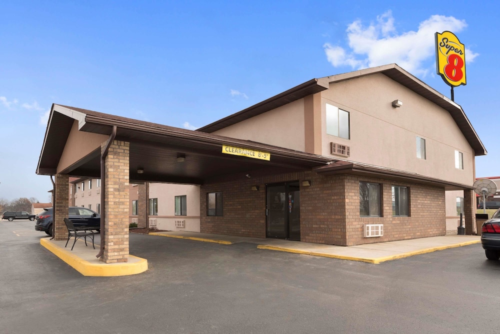 Super 8 by Wyndham Rantoul 1/24