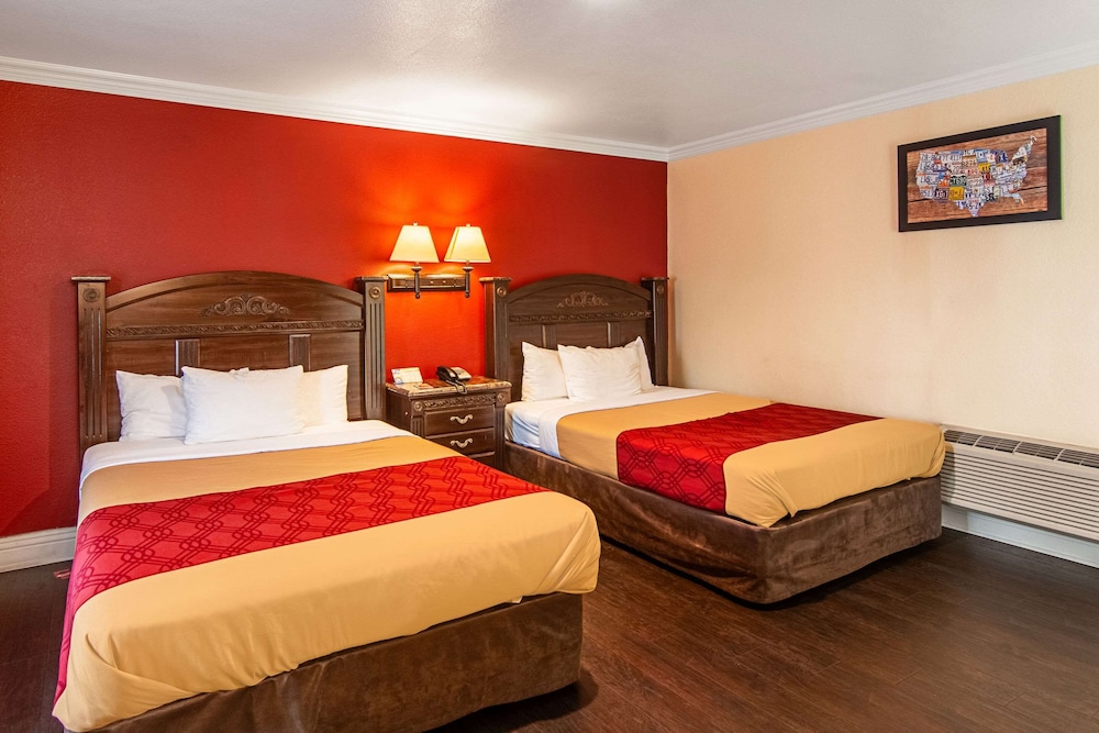 Econo Lodge Long Beach I-405 7/25