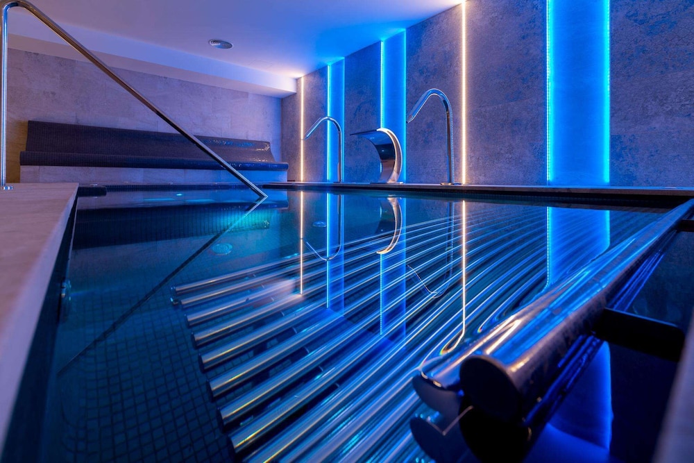 L Azure Hotel 33/64