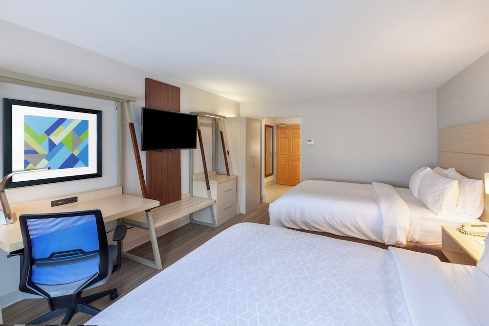 Holiday Inn Express Hotel Suites Jenks 23/72